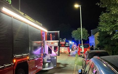 FW-OB: Brand eines Terrassendachs in Klosterhardt - Foto: presseportal.de