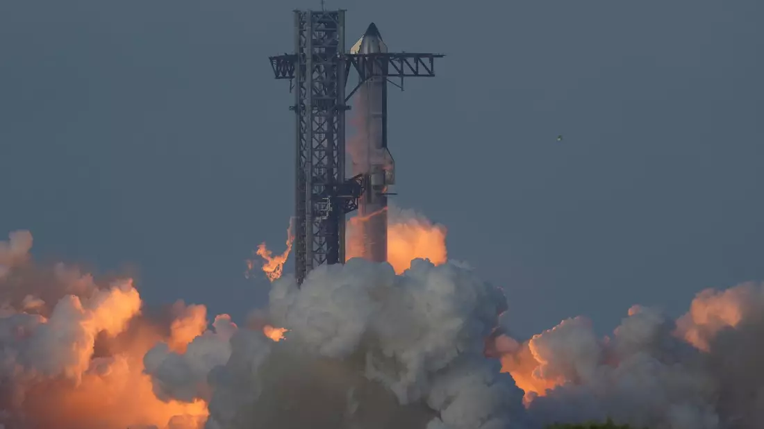 Erstmals gelang es bei diesem Test auch, das Aussetzen von Satelliten zu simulieren. - Bild: Eric Gay/AP/dpa