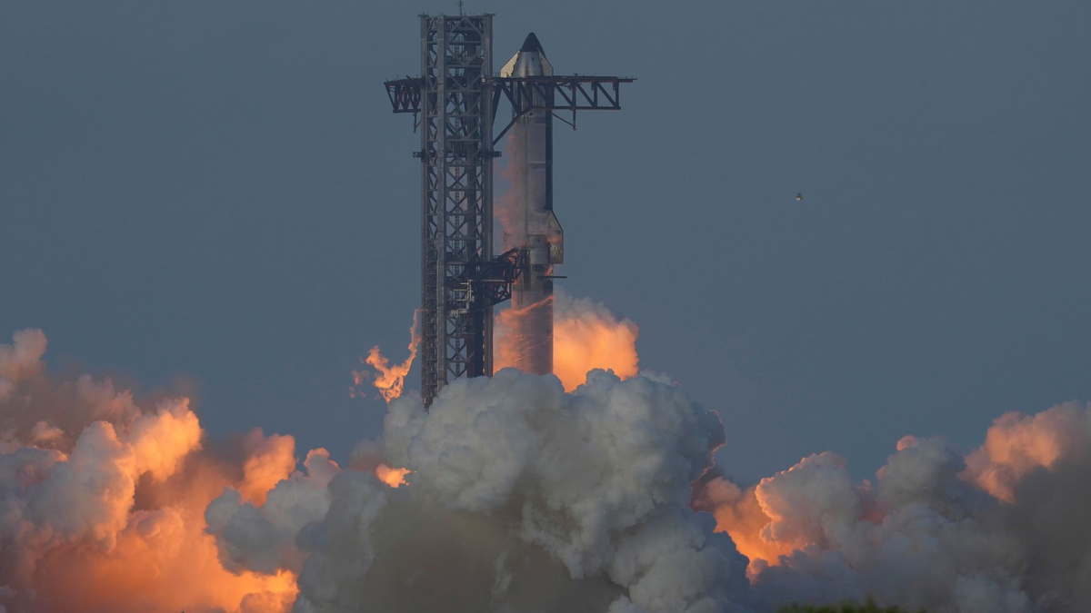 Erstmals gelang es bei diesem Test auch, das Aussetzen von Satelliten zu simulieren. - Foto: Eric Gay/AP/dpa