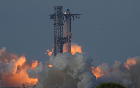 Erstmals gelang es bei diesem Test auch, das Aussetzen von Satelliten zu simulieren. - Foto: Eric Gay/AP/dpa