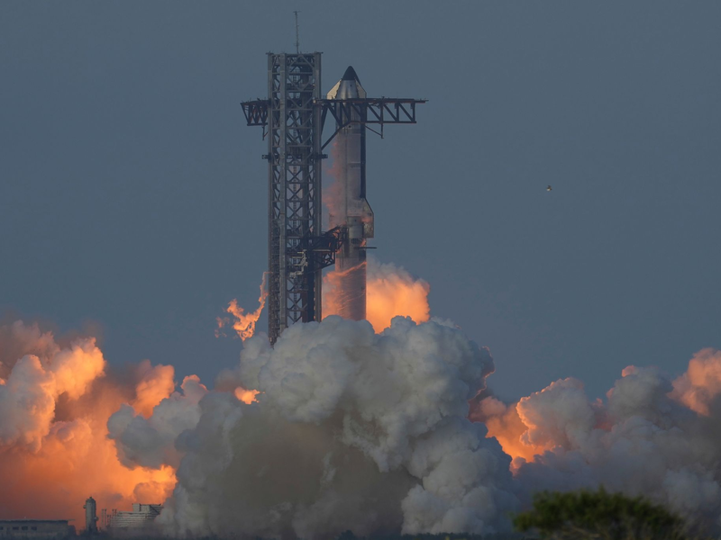 Erstmals gelang es bei diesem Test auch, das Aussetzen von Satelliten zu simulieren. - Foto: Eric Gay/AP/dpa