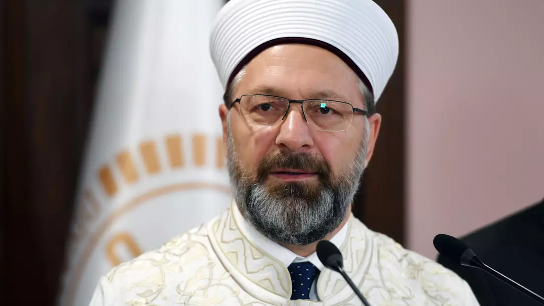 Ali Erbas, Präsident der türkischen Religionsbehörde Diyanet - deren Auslegung des Islam ist vielen Frauen zu restriktiv. (Archivbild) - Bild: Uncredited/AP/dpa