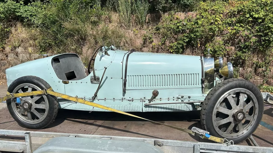 HZA-DO: Einfuhr ohne Zollpapiere / Zoll stellt Oldtimer sicher - Bild: presseportal.de