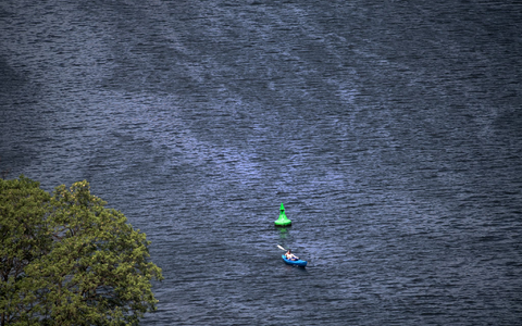 Ein Mann in den USA hat seinen eigenen Tod bei einem Kajakunfall vorgetäuscht. (Symbolbild) - Foto: Ralf Hirschberger/dpa