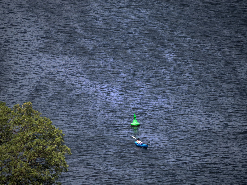 Ein Mann in den USA hat seinen eigenen Tod bei einem Kajakunfall vorgetäuscht. (Symbolbild) - Foto: Ralf Hirschberger/dpa