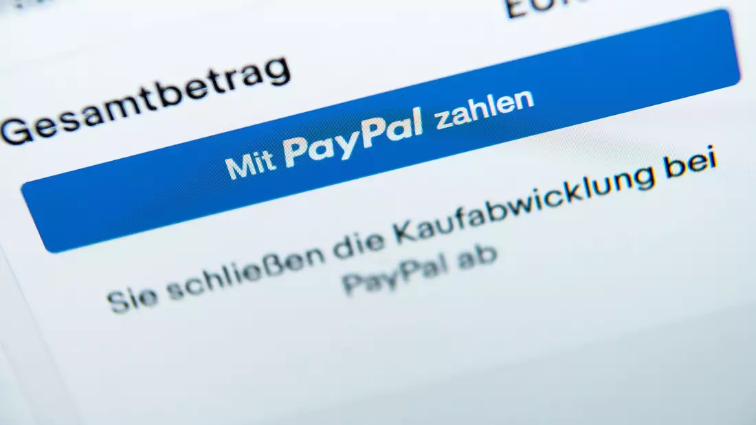 Paypal will den von einer Sicherheitspanne betroffenen Zahlungsempfängern möglichst schnell zu ihrem Geld verhelfen. - Bild: Silas Stein/dpa