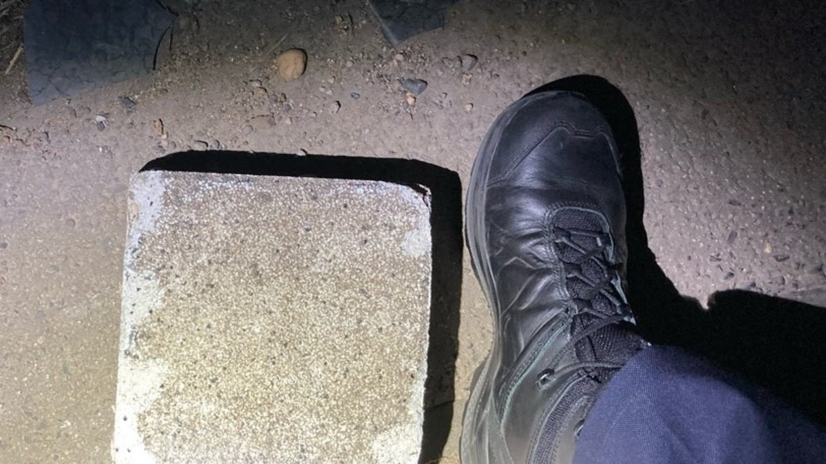 POL-K: 250827-2-K/REK Große Pflastersteine von Brücke auf Lkw geworfen - Kölner Mordkommission ermittelt - Foto: presseportal.de