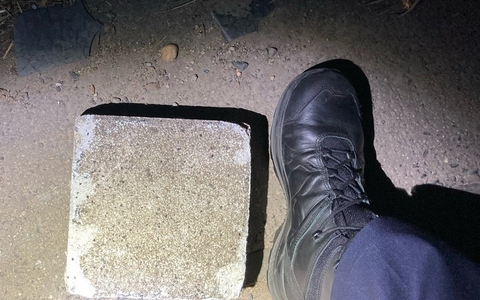 POL-K: 250827-2-K/REK Große Pflastersteine von Brücke auf Lkw geworfen - Kölner Mordkommission ermittelt - Foto: presseportal.de