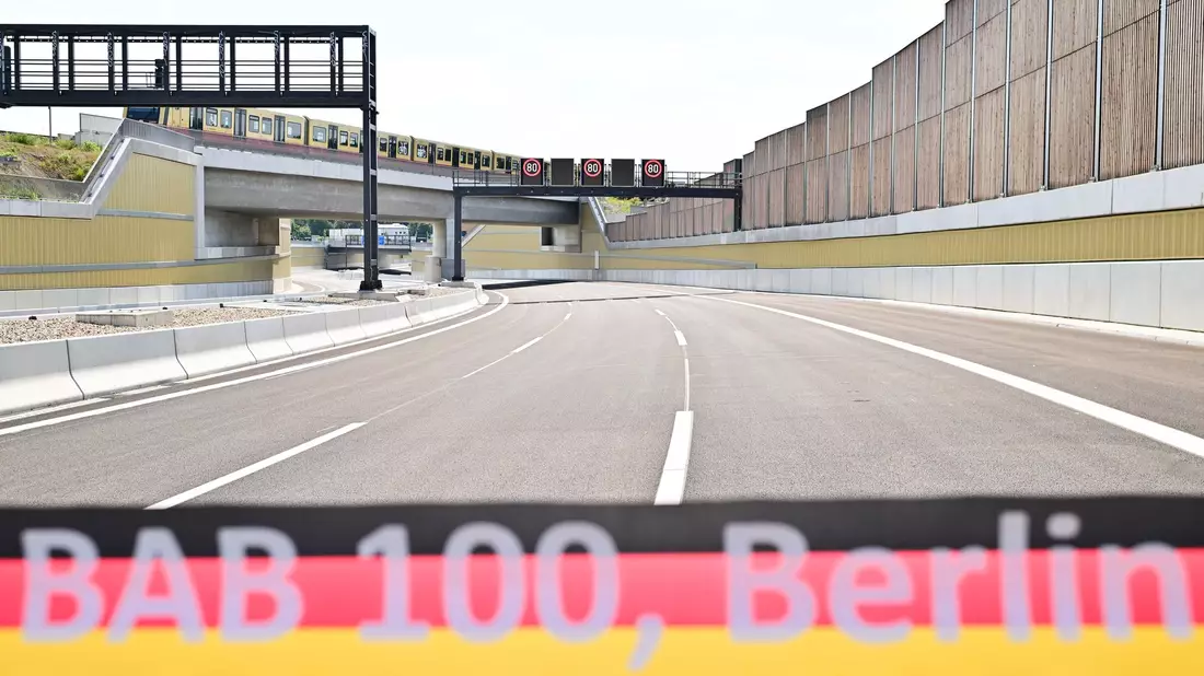 Wie hier bei der A100 in Berlin soll weiterer Autobahnausbau in Deutschland folgen. (Archivfoto) - Bild: Sebastian Christoph Gollnow/dpa