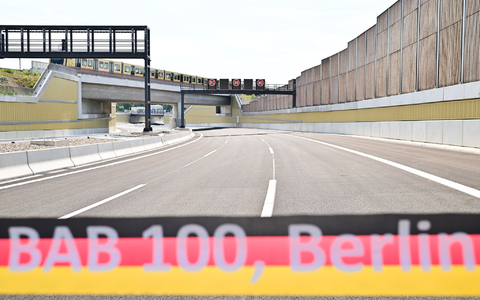Landeschef Wegner betonte, dass die Verlängerung der A100 mit dem 17. Bauabschnitt weitergehen müsse. - Foto: Sebastian Christoph Gollnow/dpa