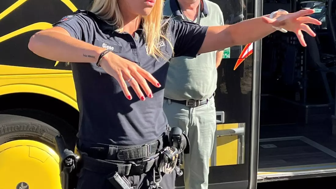 POL-LG: Sicher statt hektisch - Bustraining mit der Polizei - Fünftklässler der Oberschule (ObS) Bad Bodenteich meistern den Busalltag - Bild: presseportal.de