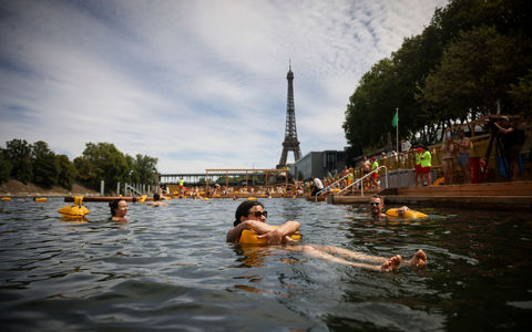 Wegen der regen Nachfrage bleiben zwei der Freibäder in der Seine bis in den September hinein geöffnet. (Archivbild) - Foto: Thomas Padilla/AP/dpa