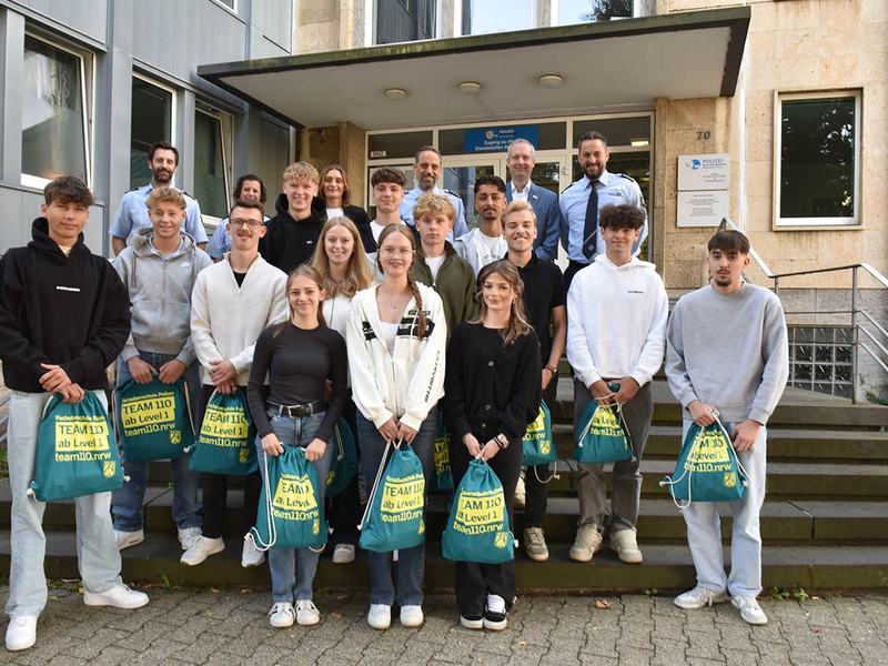 POL-MK: 14 neue Schülerinnen und Schüler der Fachoberschule Polizei begrüßt - Foto: presseportal.de