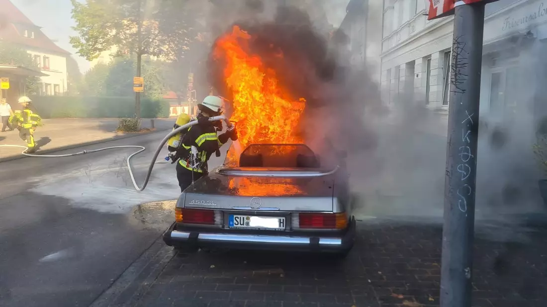 FW Hennef: Wertvoller Mercedes Oldtimer verbrannt - Bild: presseportal.de