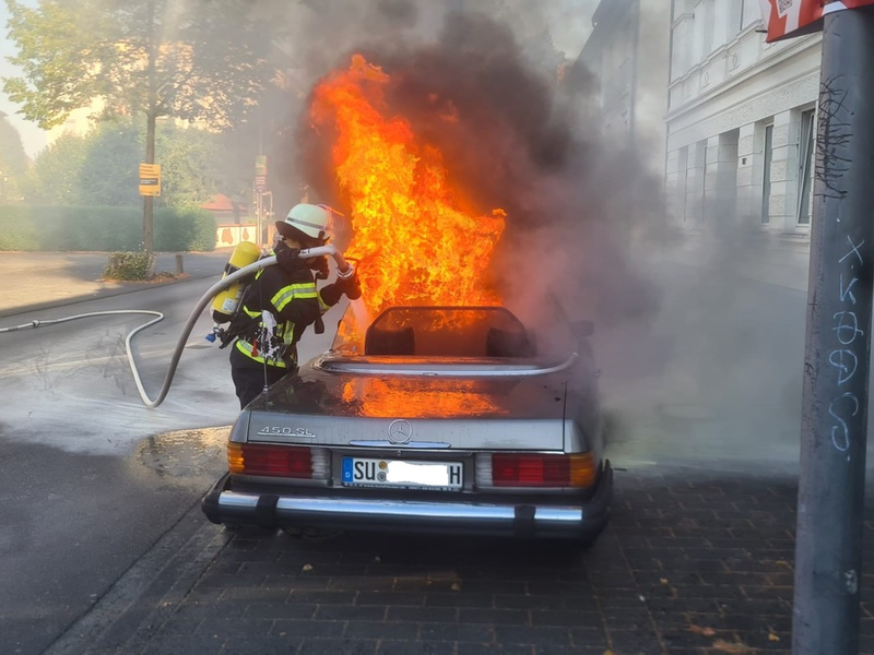 FW Hennef: Wertvoller Mercedes Oldtimer verbrannt - Foto: presseportal.de