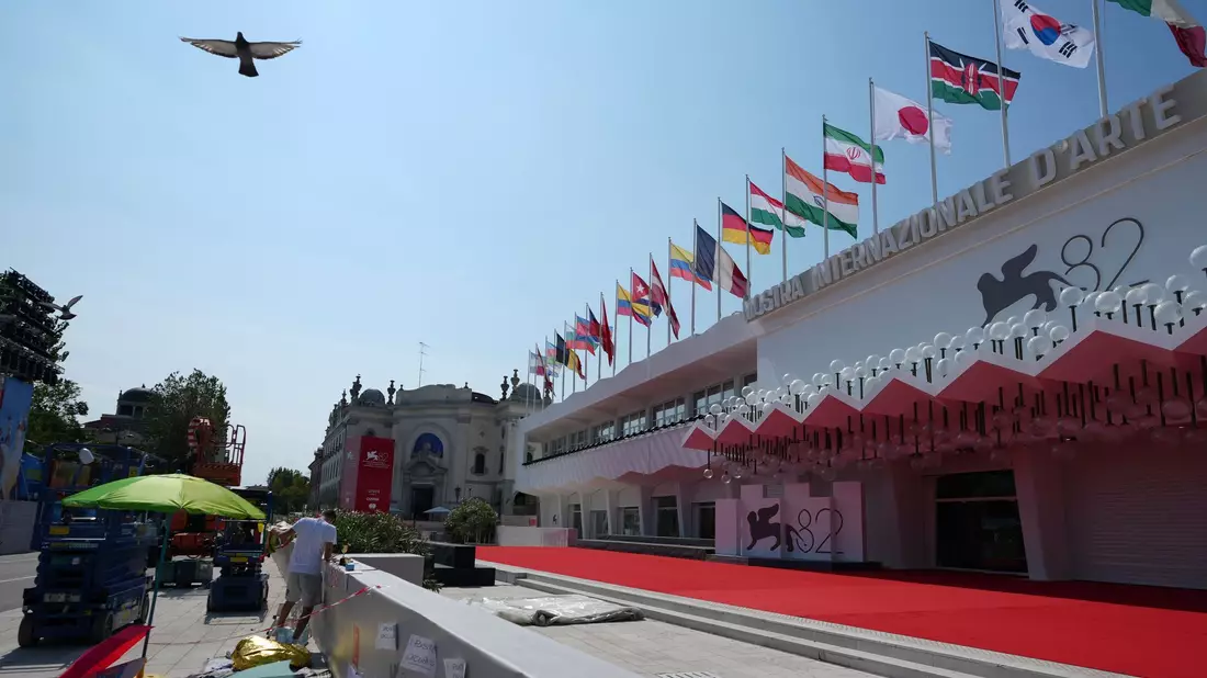 Ein Blick auf das Hauptkino der Filmfestspiele von Venedig auf dem Lido. - Bild: Alessandra Tarantino/Invision/AP/dpa
