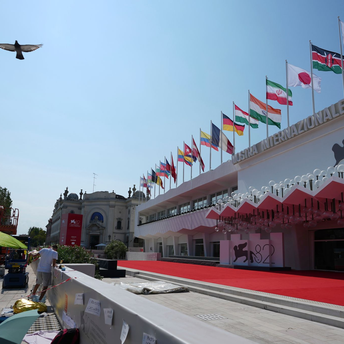 Ein Blick auf das Hauptkino der Filmfestspiele von Venedig auf dem Lido. - Foto: Alessandra Tarantino/Invision/AP/dpa