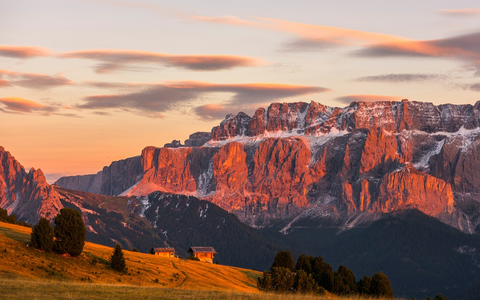 Die Burning Dolomites im Val Gardena - ein stilles Naturschauspiel - Foto: presseportal.de