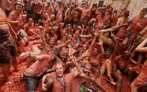 Einige Teilnehmer nutzten das Fest auch für politische Statements. - Foto: Alberto Saiz/AP/dpa