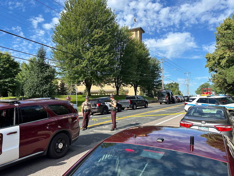 An einer katholischen Schule in Minneapolis ist es zu einem Schusswaffenvorfall gekommen. - Foto: Mark Vancleave/AP/dpa