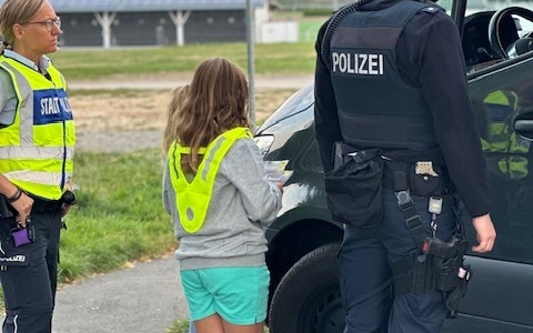 POL-DA: Erbach: Schülerinnen und Schüler verteilen 15 gelbe Karten bei Blitz für Kids - Foto: presseportal.de
