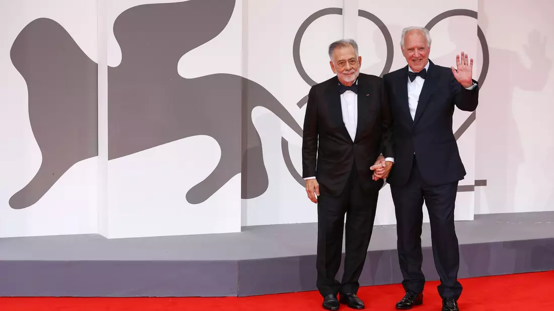 Francis Ford Coppola (l) und Werner Herzog auf dem roten Teppich. - Bild: Mickael Chavet/ZUMA Press Wire/dpa
