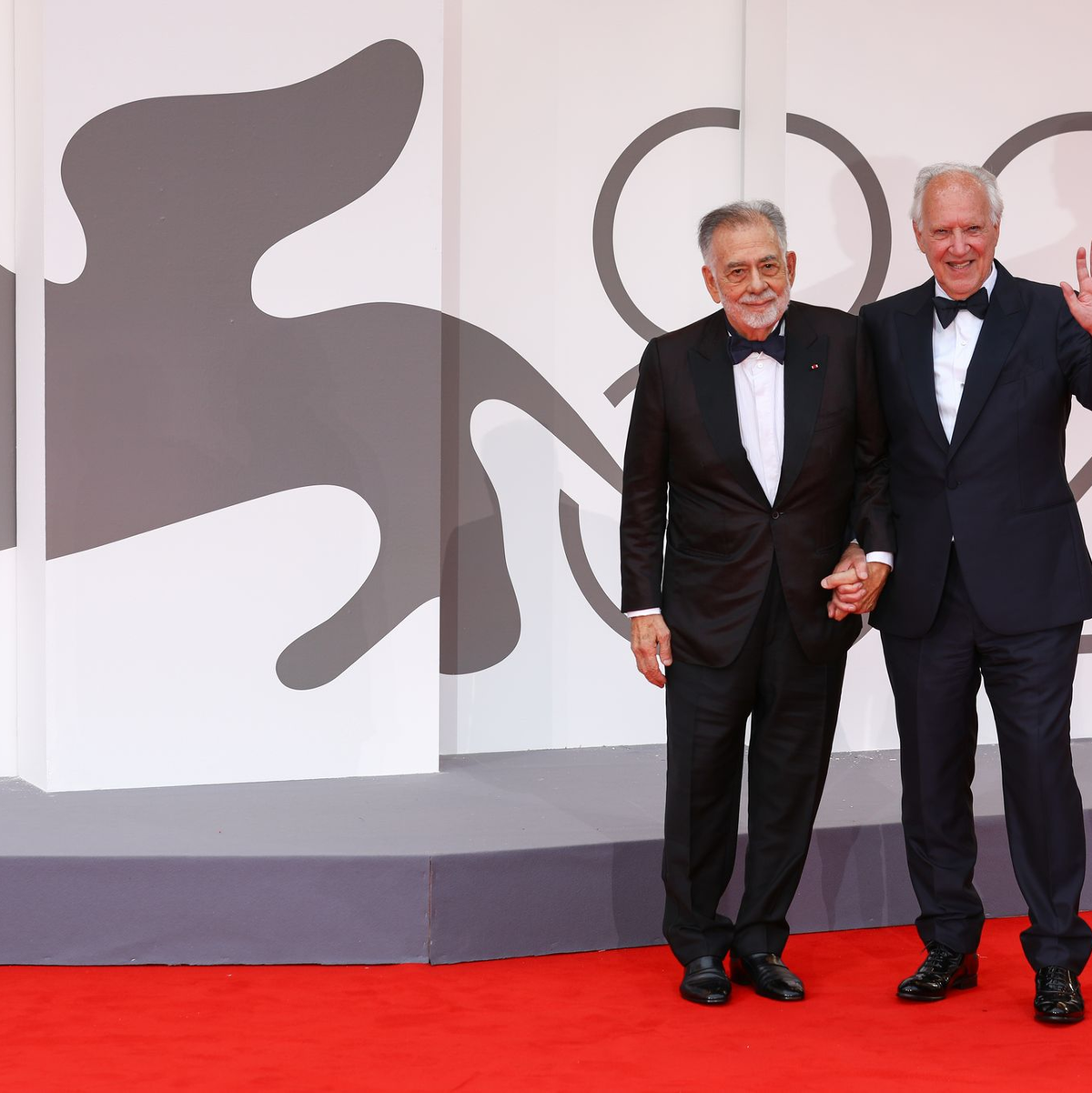 Francis Ford Coppola (l) und Werner Herzog auf dem roten Teppich. - Foto: Mickael Chavet/ZUMA Press Wire/dpa