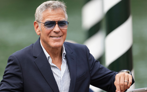 George Clooney am Mittwoch bei der Ankunft im Wassertaxi. - Foto: Scott A Garfitt/Invision/AP/dpa