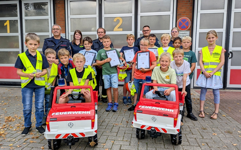 FW-KLE: Freiwillige Feuerwehr Bedburg-Hau: Starke Nachwuchsarbeit in Kinder- und Jugendfeuerwehr - Foto: presseportal.de FW-KLE: Freiwillige Feuerwehr Bedburg-Hau: Starke Nachwuchsarbeit in Kinder- und Jugendfeuerwehr - Foto: presseportal.de