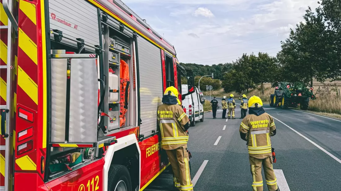 FW-DT: Gefahrstoffaustritt auf der Lemgoer Straße / Kreuzung B66 - Bild: presseportal.de