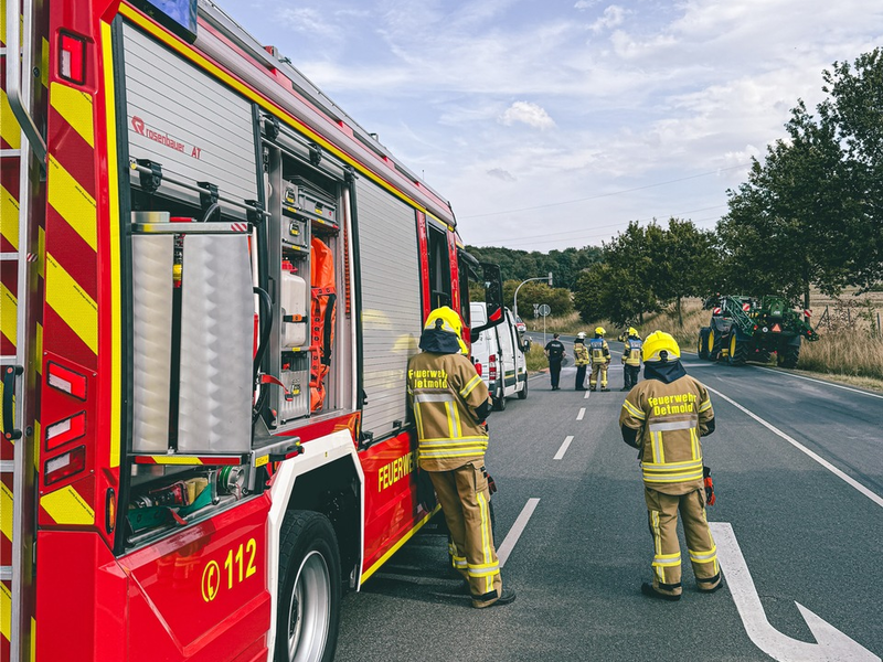 FW-DT: Gefahrstoffaustritt auf der Lemgoer Straße / Kreuzung B66 - Foto: presseportal.de