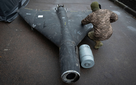FĂŒr seine nĂ€chtlichen Luftangriffe auf die Ukraine nutzt Russland Kampfdrohnen des iranischen Bautyps Shahed. (Archivbild) - Foto: Efrem Lukatsky/AP/dpa FĂŒr seine nĂ€chtlichen Luftangriffe auf die Ukraine nutzt Russland Kampfdrohnen des iranischen Bautyps Shahed. (Archivbild) - Foto: Efrem Lukatsky/AP/dpa