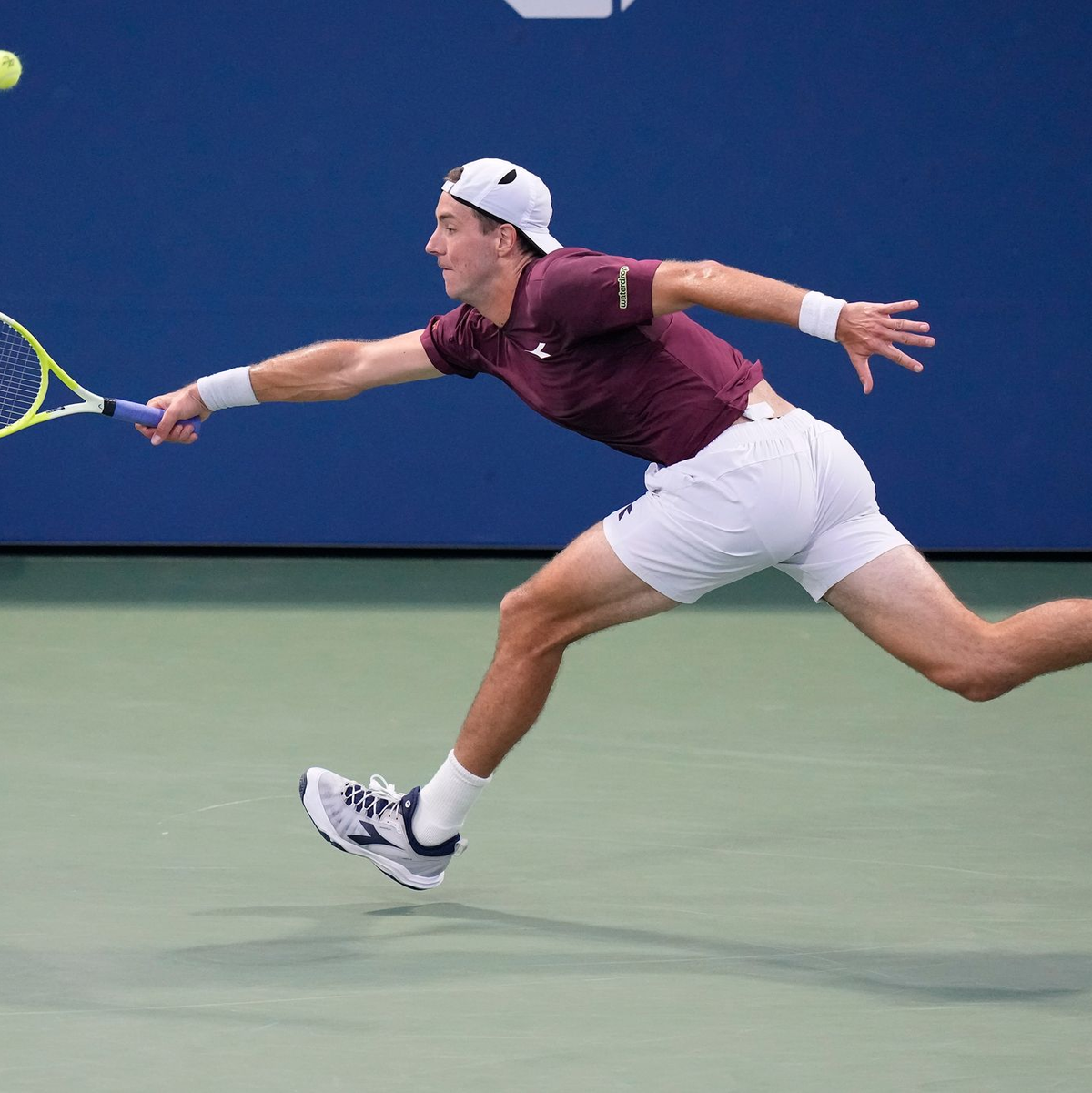 Jan-Lennard Struff spielt am Freitag in New York um den Achtelfinaleinzug. - Foto: Frank Franklin/AP/dpa