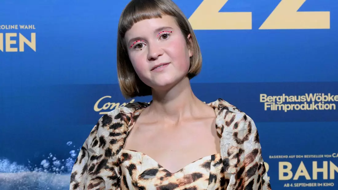 Binnen drei Jahren hat Caroline Wahl drei Romane geschrieben. (Archivbild) - Bild: Felix Hörhager/dpa
