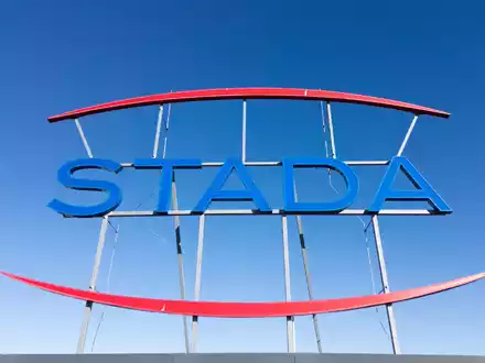 Der Pharmahersteller Stada hat einen neuen Eigentümer. - Foto: Boris Roessler/dpa
