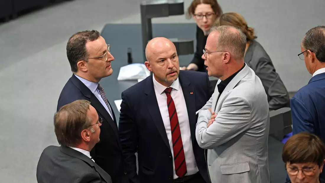 Für die Fraktionschefs von Union und SPD liefen Bundestags-Abstimmungen nicht immer rund. (Archivbild) - Bild: Niklas Treppner/dpa