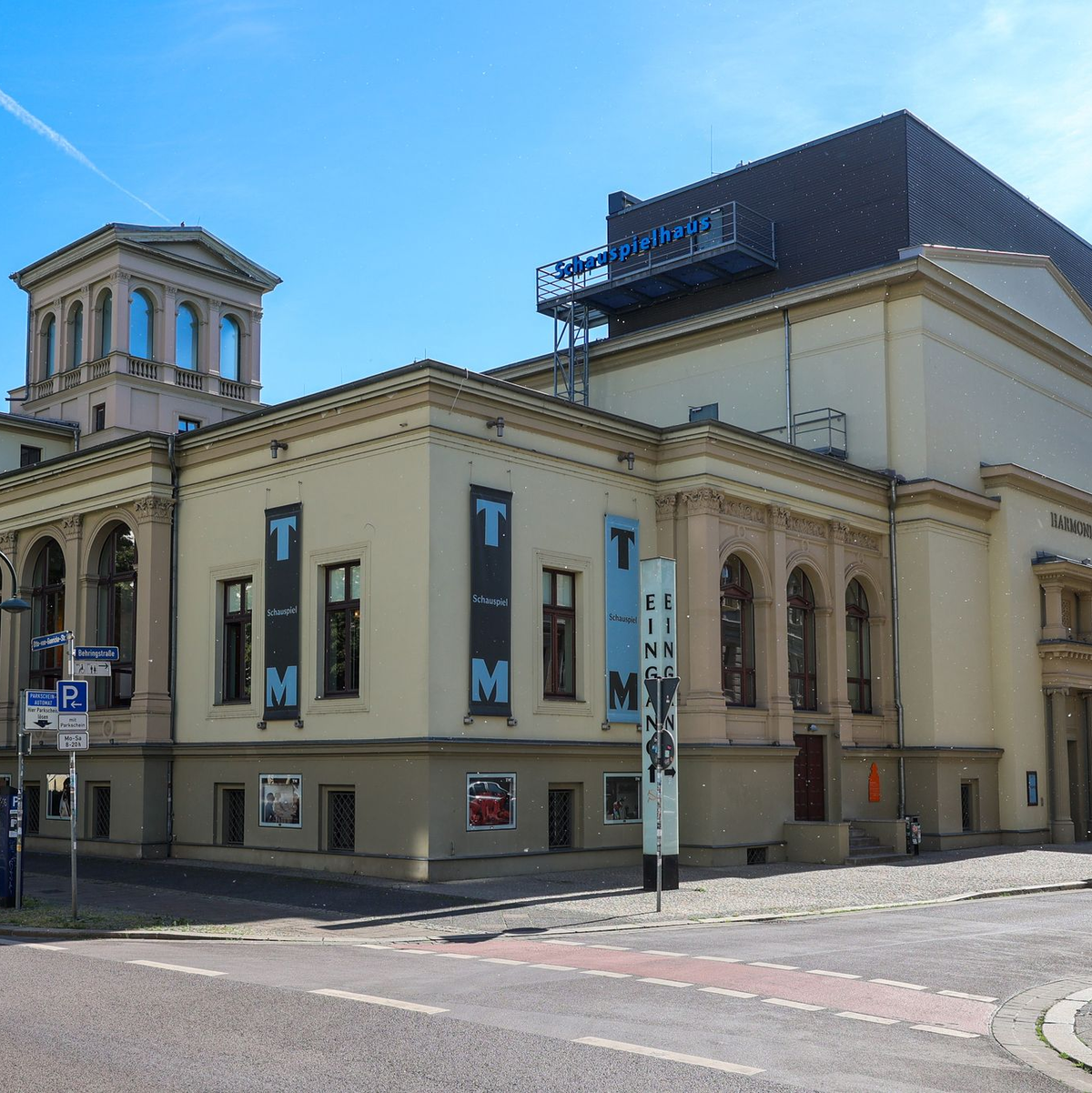 Das Schauspiel wird in Magdeburg von einem dreiköpfigen Team geleitet - von Clara Weyde (links), Bastian Lomsché (rechts) und Clemens Leander (nicht im Bild). (Archivbild) - Foto: Peter Gercke/dpa-Zentralbild/dpa