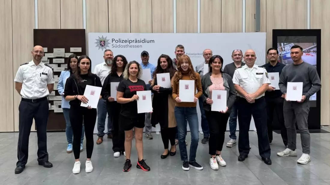POL-OF: Verstärkung für den Freiwilligen Polizeidienst: Dreizehn neue Ehrenamtliche beginnen Ausbildung - Bild: presseportal.de