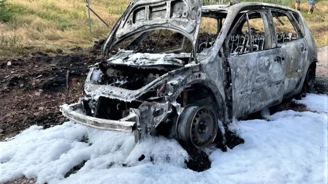 LPI-NDH: Pkw geht in Flammen auf - Bild: presseportal.de