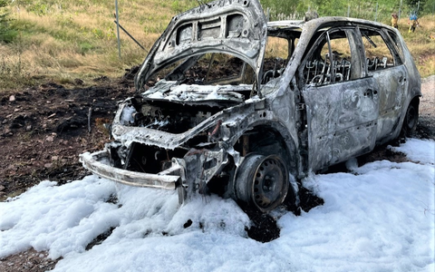 LPI-NDH: Pkw geht in Flammen auf - Foto: presseportal.de