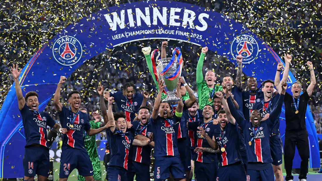 Paris Saint-Germain gewann in der vergangenen Saison den Titel in der Champions League. (Archivbild) - Bild: Robert Michael/dpa