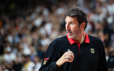 Aus dem Krankenhaus raus: Basketball-Trainer Mumbru. - Foto: Marius Becker/dpa Aus dem Krankenhaus raus: Basketball-Trainer Mumbru. - Foto: Marius Becker/dpa