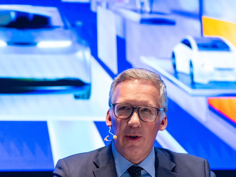 Die Autoindustrie will bei der bevorstehenden Messe IAA in München ein Signal der Zuversicht senden, wie VDA-Geschäftsführer Jürgen Mindel sagt. - Foto: Lennart Preiss/dpa