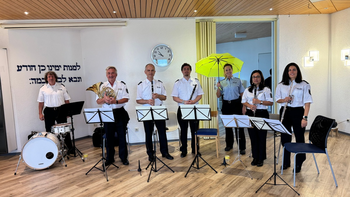 POL-EN: Schwelm/Sprockhövel/Ennepe-Ruhr-Kreis: Auftritte des Landespolizeiorchesters in Seniorenheimen und anderen Institutionen - Foto: presseportal.de