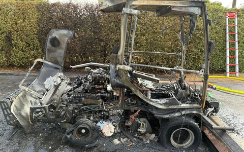 FW-KLE: Fahrbarer Rasenmäher in Brand geraten - Feuerwehr verhindert Ausbreitung - Foto: presseportal.de