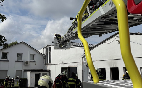 FW-W: Feuer in Werkzeugfabrik gelöscht - Foto: presseportal.de