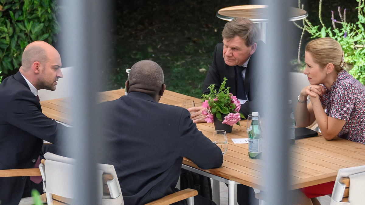 Europa droht Iran im Atomstreit Neuauflage von Sanktionen an - Foto: Fabrice Coffrini/KEYSTONE POOL AFP/dpa