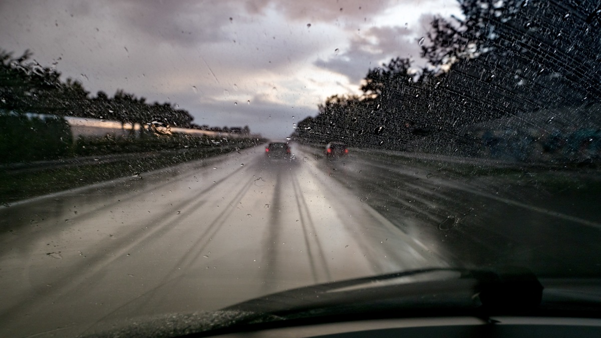 API-TH: Dauerregen sorgt für zahlreiche Verkehrsunfälle - Foto: presseportal.de