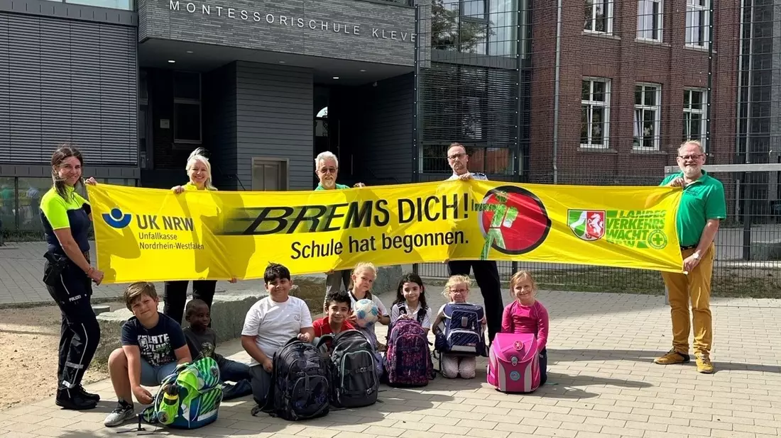 POL-KLE: Vorfreude und Aufregung zum Start ins neue Schuljahr: Polizei und Verkehrswacht mit gemeinsamer Schulwegaktion - Bild: presseportal.de