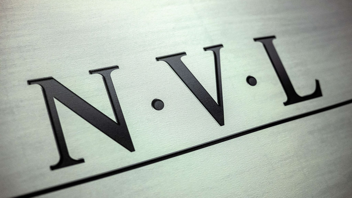 NVL führt laut einem internen Schreiben Gespräche mit möglichen Partnern. - Foto: Sina Schuldt/dpa